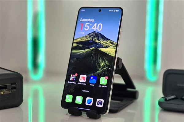 一加15预热 李杰：屏幕对标iPhone 17 Pro Max绰绰有余