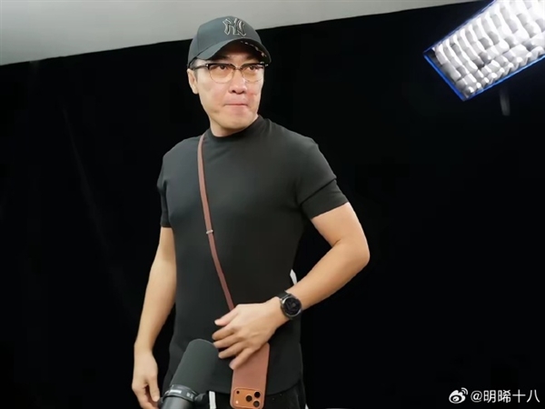 479元一根的苹果17挂绳真有人买：王自如晒上身效果 感受下