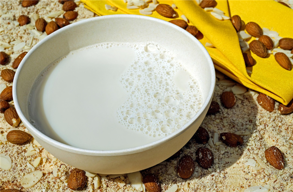 今起“复原乳”全面禁用！它和牛奶有啥关系