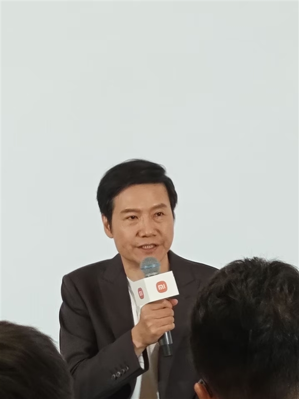 雷军说小米是被黑最惨的车企之一！国产车厂没必要搞的很难看