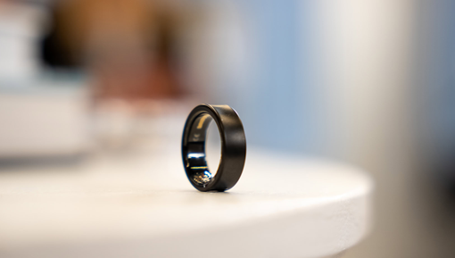 三星智能戒指电池鼓包 用户手指被卡在医院取下