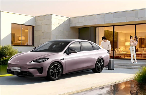 尺寸大过Model 3 增配还降价！埃安RT焕新版上市：9.98万起