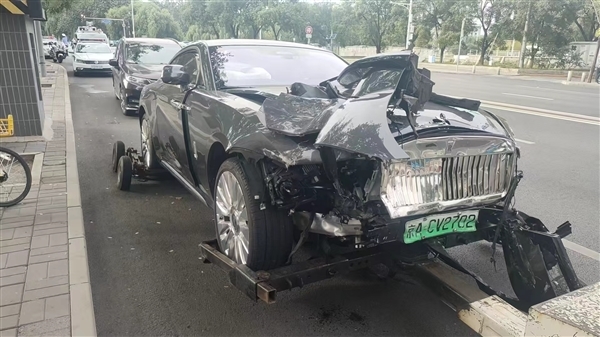 交警回应陈震劳斯莱斯事故:下午3时许发生 事故正在处理中插图1 交警回应陈震劳斯莱斯事故:下午3时许发生 事故正在处理中