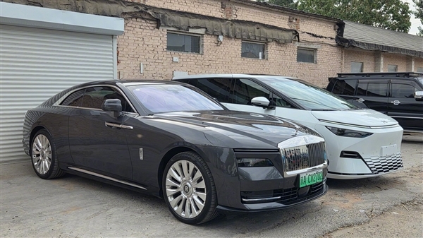 交警回应陈震劳斯莱斯事故:下午3时许发生 事故正在处理中插图2 交警回应陈震劳斯莱斯事故:下午3时许发生 事故正在处理中