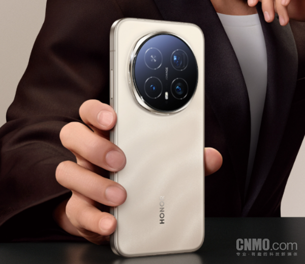 李坤：荣耀Magic8 Pro跑分达428万 配超广域液冷散热