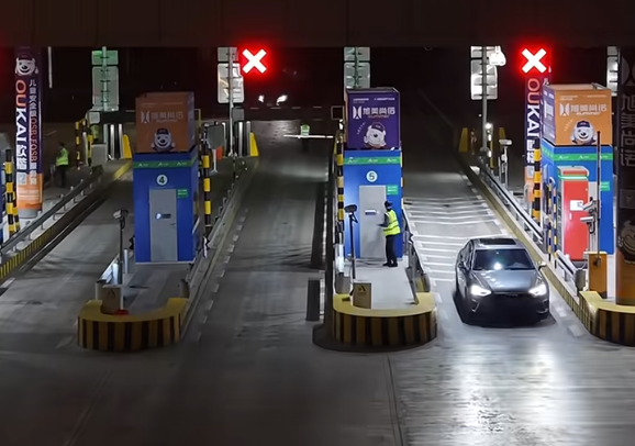 司机晚8秒下高速付500多元失眠到天亮 网友支招