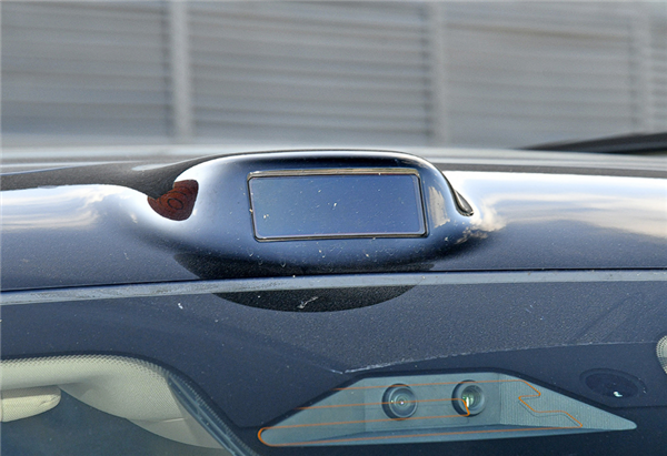 开启智驾后睡着 车辆自动停在高速公路上！车主被狠罚