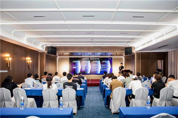 AI钉钉1.0联动雅里数科 共探“酒旅+AI”的工作新范式