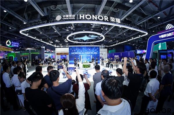 移路有AI 荣耀亮相2025移动合作伙伴大会 5G手机订货量排名第一