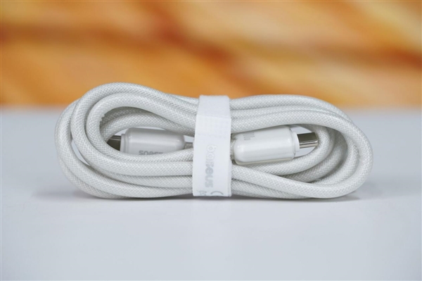 完美适配iPhone17全系快充！倍思同芯充Pro快充充电器套装图赏