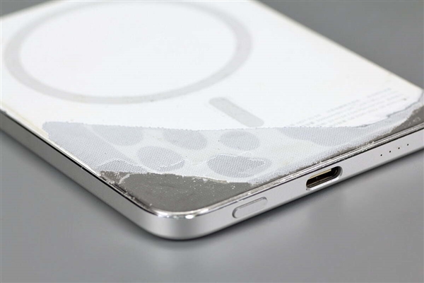 299元卖爆！小米金沙江电池磁吸超薄充电宝拆解：用料扎实 做工可靠