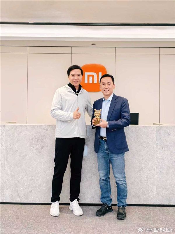 小米集团副总裁/CFO林世伟入职5周年：雷军亲自颁发金米兔