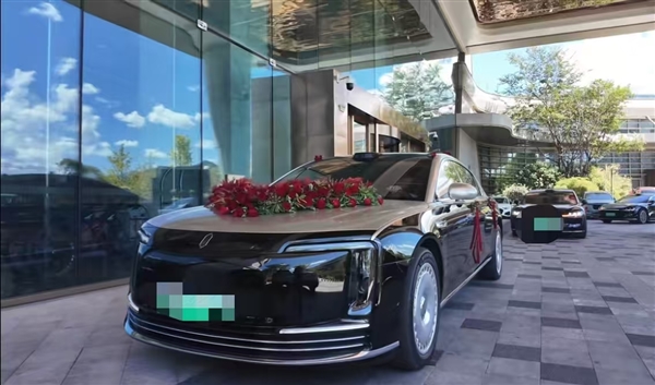 新式豪华！年轻人结婚爱上新能源婚车 比劳斯莱斯贵也要订