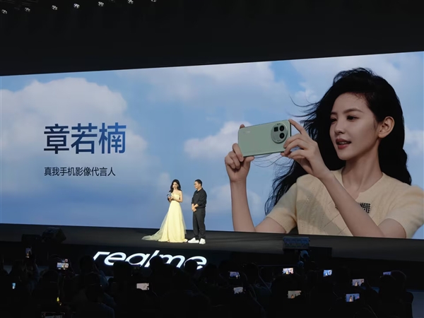 是你的女神吗！“楠朋友”章若楠现身真我发布会 教你如何用GT8 Pro拍照