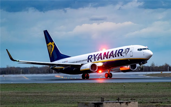 瑞安航空一航班落地 油箱仅剩220公斤燃油！遭当局重大调查