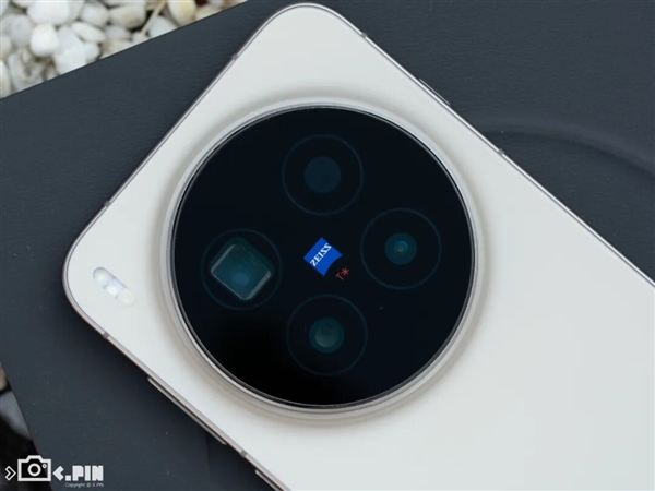 vivo刚发布的这台手机 让我不想再带相机出门