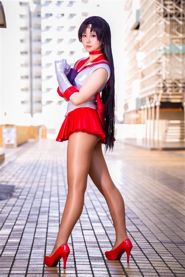 日本美女Cos《美少女战士》 不为人知的人间体版！