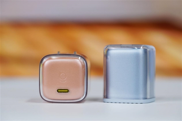 完美适配iPhone17全系快充！倍思同芯充Pro快充充电器套装图赏