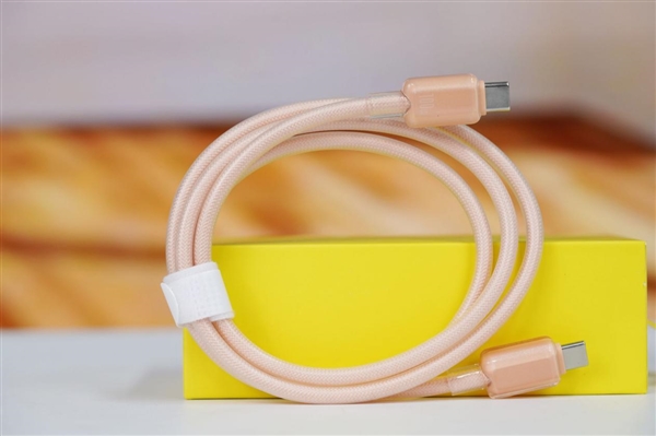 完美适配iPhone17全系快充！倍思同芯充Pro快充充电器套装图赏