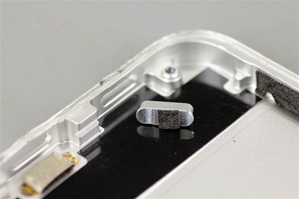 299元卖爆！小米金沙江电池磁吸超薄充电宝拆解：用料扎实 做工可靠