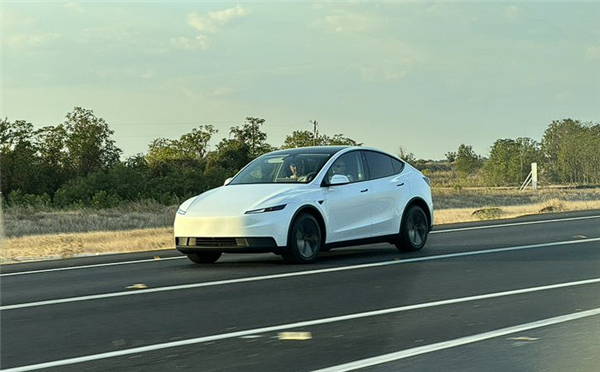特斯拉计划推出更低价Model Y：应对美国停止补贴的影响