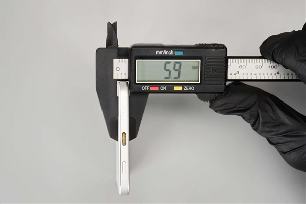 299元卖爆！小米金沙江电池磁吸超薄充电宝拆解：用料扎实 做工可靠