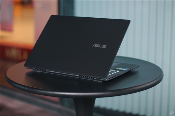 全场景适配 华硕无畏Pro16 2025 AI全能本双十一超值推荐