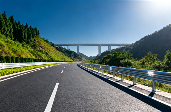 23点59卡点下高速省下1300元！车主：很冒险 不建议效仿