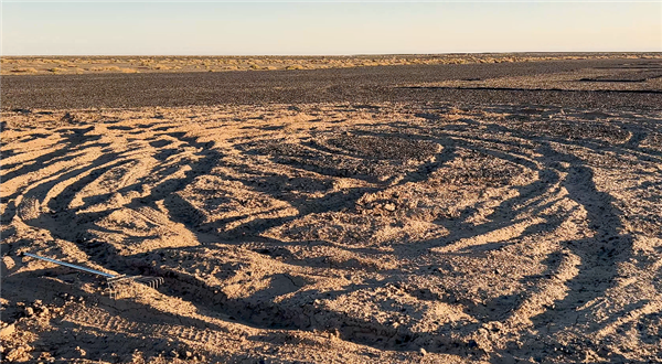 新疆戈壁滩地标被网红破坏：有博主驱车2000公里自费修复