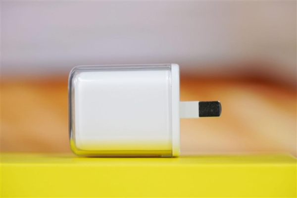 完美适配iPhone17全系快充！倍思同芯充Pro快充充电器套装图赏