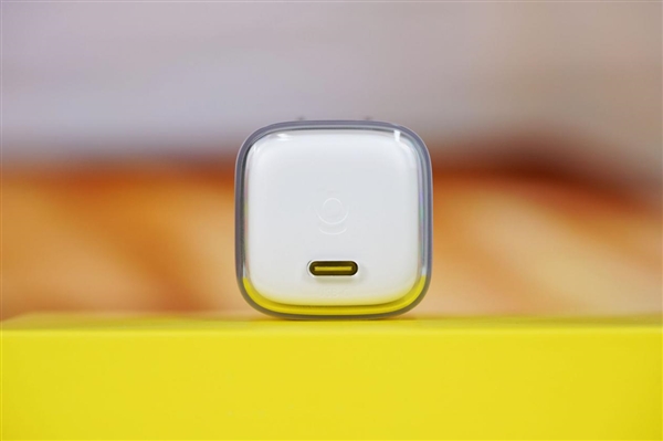 完美适配iPhone17全系快充！倍思同芯充Pro快充充电器套装图赏