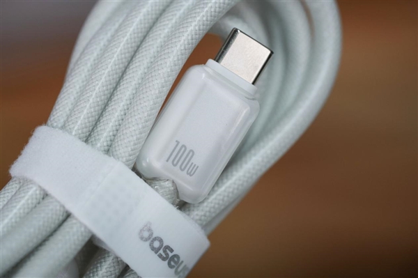 完美适配iPhone17全系快充！倍思同芯充Pro快充充电器套装图赏