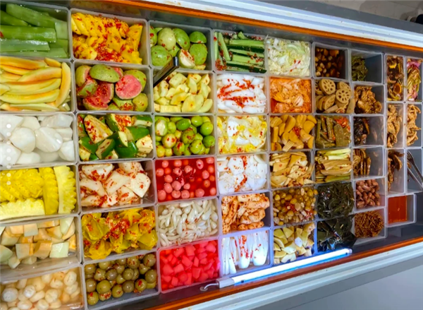 酸、辣、爽！北方人没见过的水果神仙吃法：谢谢广西人