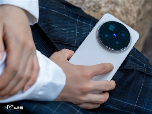 vivo刚发布的这台手机 让我不想再带相机出门