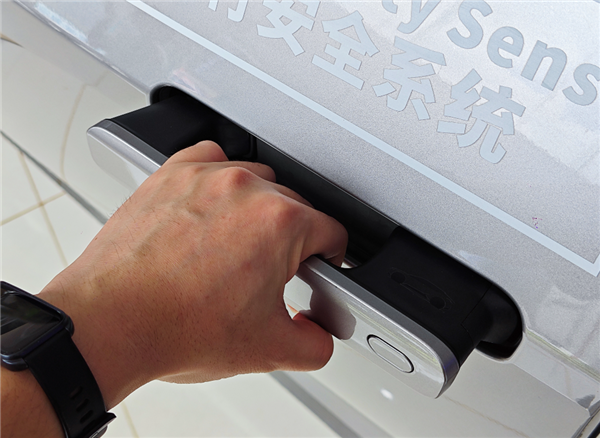 讨厌隐藏式门把手的用户们 如今终于胜利了