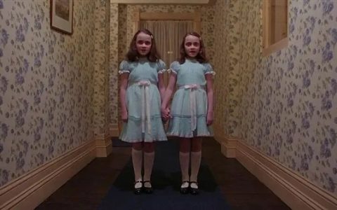 只是一栋蓝色的楼 为什么看着真恐怖