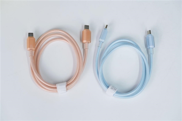 完美适配iPhone17全系快充！倍思同芯充Pro快充充电器套装图赏