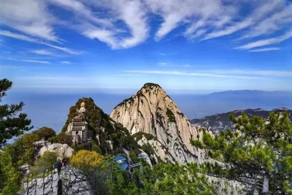 国庆陪爬山千元一趟仍供不应求 有团队国庆流水达16万元