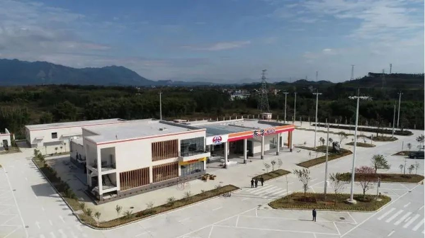 网友质疑高速服务区上厕所必经超市 涉嫌变相引导消费