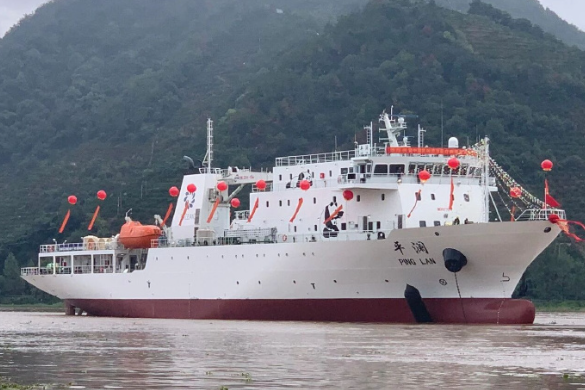 行走的“大白” 我国首艘民间远洋医疗救援船下水