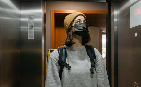 网友呼吁电梯广告强制静音 官方将强化监督管理