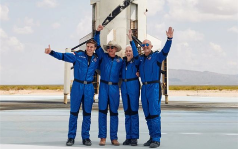 贝索斯预言：未来数百万人将在太空生活工作