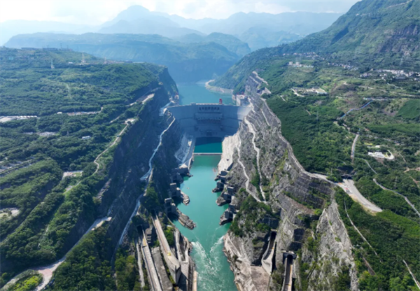 溪洛渡水电站实现机器人廊道巡检全覆盖：不惧45度爬坡