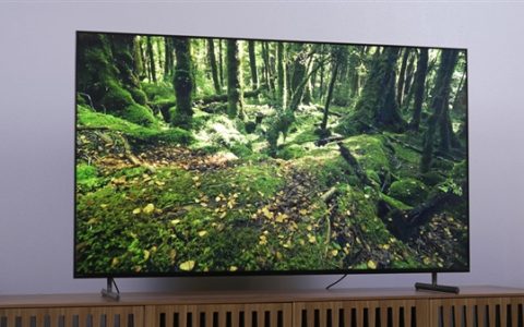 国庆换大屏纠结到秃！100寸电视和三色激光投影怎么选