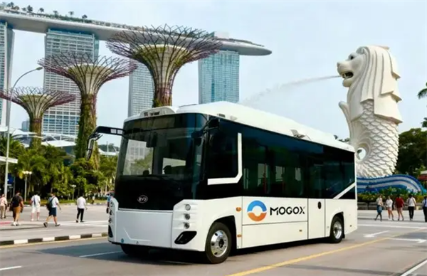 中国技术出海新突破！比亚迪中标新加坡首个L4级智驾巴士试点项目