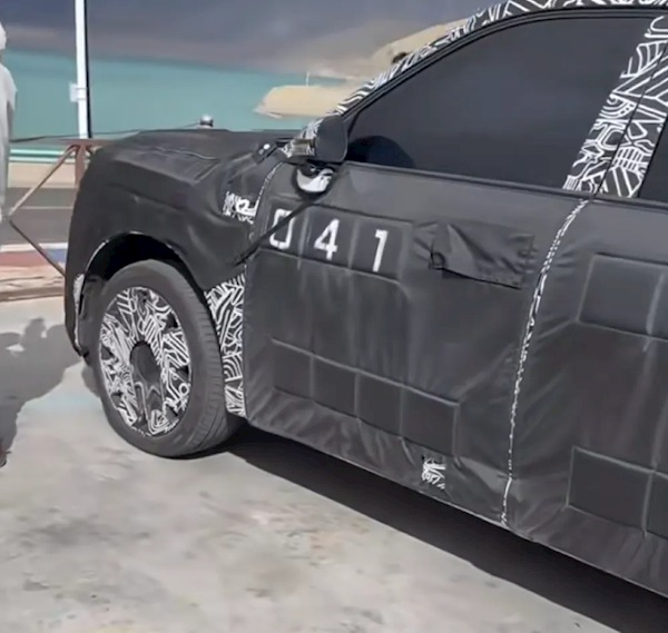 小米第三款车YU9要来了！雷军亲赴新疆试车 多张实车谍照曝光：增程动力 车长超5米2