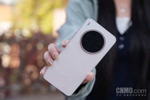 vivo Y500 Pro：国民手机越级 让2亿像素走进千家万户