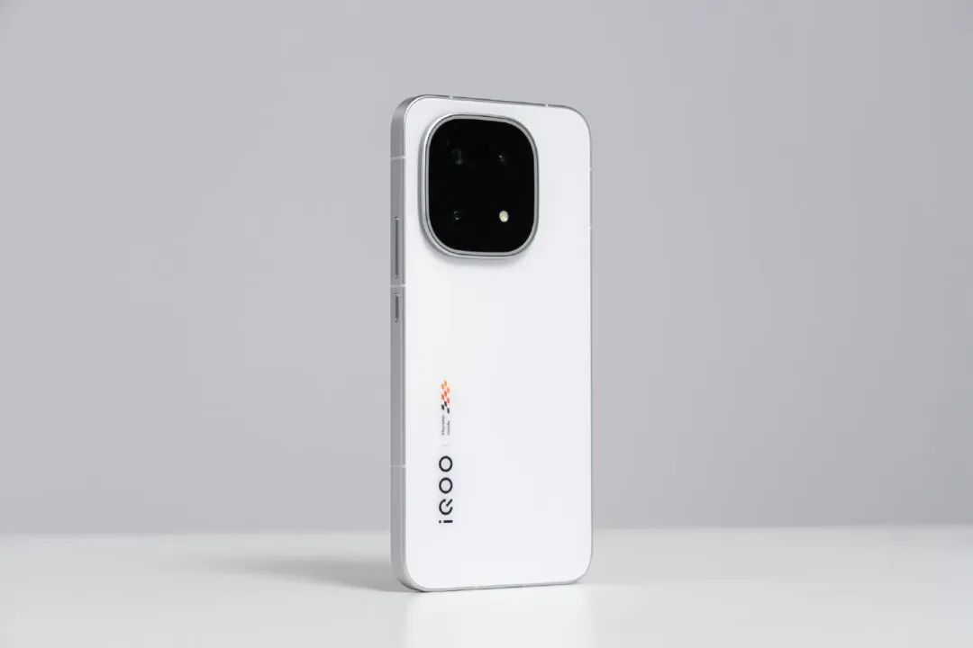 想流畅用三五年？这 3 款旗舰闭眼入！性能强存储足，不用频繁换手机插图8