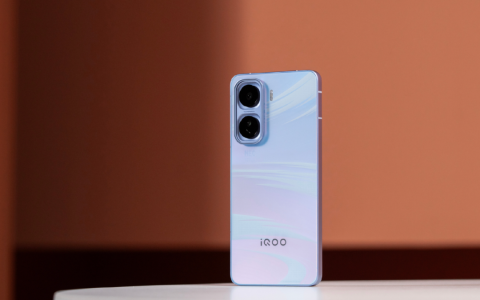 旗舰处理器下放到中端！这 3 款手机 2500 元左右，性能强到能战 6 年