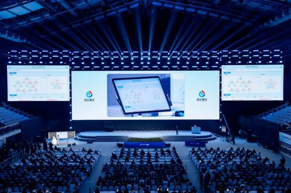 国产AI给世界提供“第二选择”  恰是中国产业安全“第一道锁”